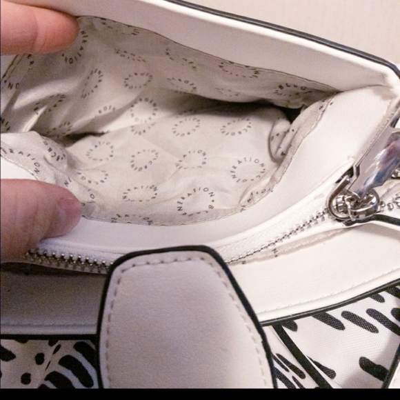 BCBGeneration small purse messenger bag like new white - Picture 11 of 13
